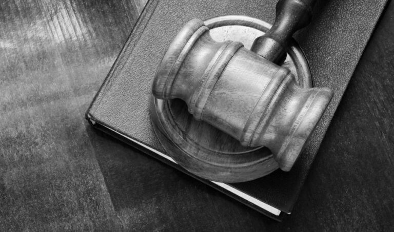 Høyesterettsdom i saker om erstatning og fast eiendom